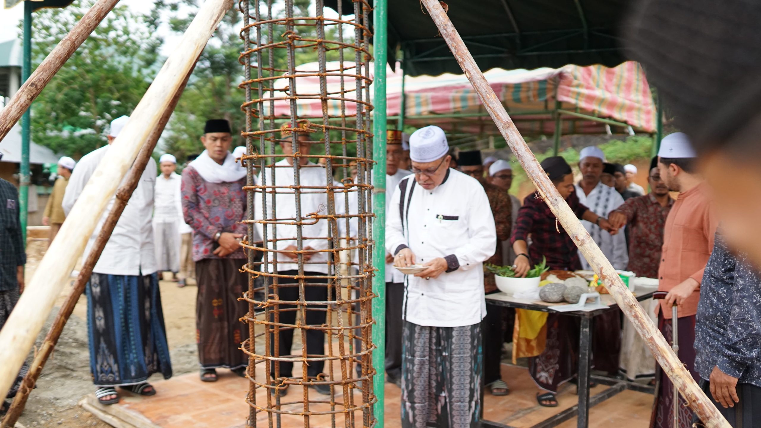 Abu MUDI Lakukan Peletakan Batu Pertama Pembangunan Masjid Dayah Jamiah Al-Aziziyah